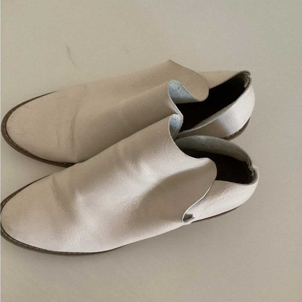 Universal Thread booties -SZ 8 - Picture 2 of 4